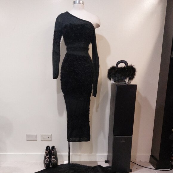 💥STUNNINGLY BEAUTIFUL💥Manière De Voir Off Shoulder Knitted Maxi Dress in Black - Picture 6 of 14